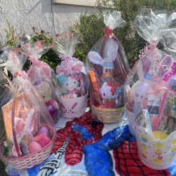 Hello Kitty And Friend Baskets 