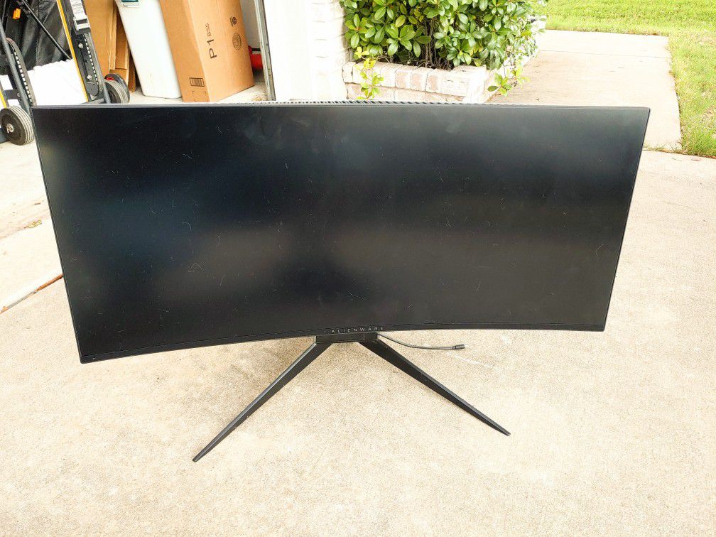 Alienware 1900R 34" curved monitor - $375