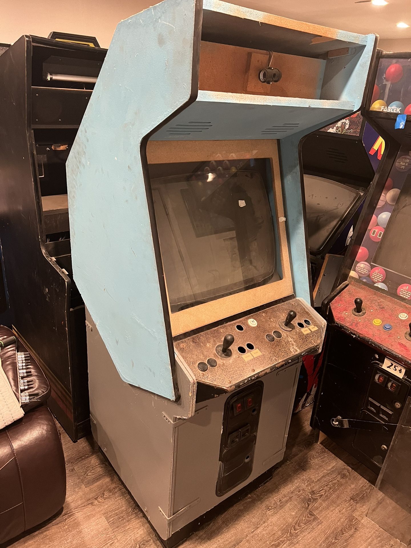 Dynamo Arcade Cabinet And Rampage Cabinet $150