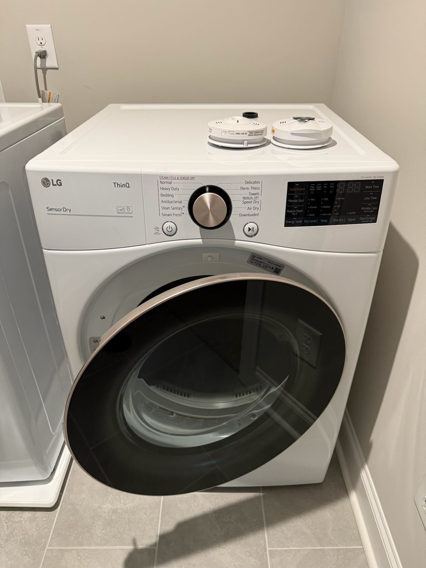 LG WASHER AND DRYER NEW :MODEL WM4000HWA / DLEX4000W -NEW