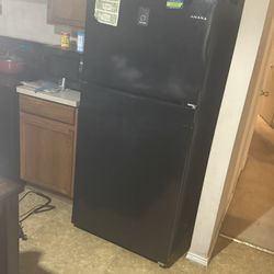 refrigerator Stove microwave 