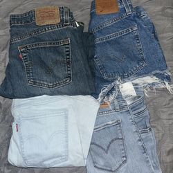 LEVIS 
