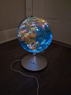 illuminated 2-in-1 daytime Earth and nighttime constellation globe lamp