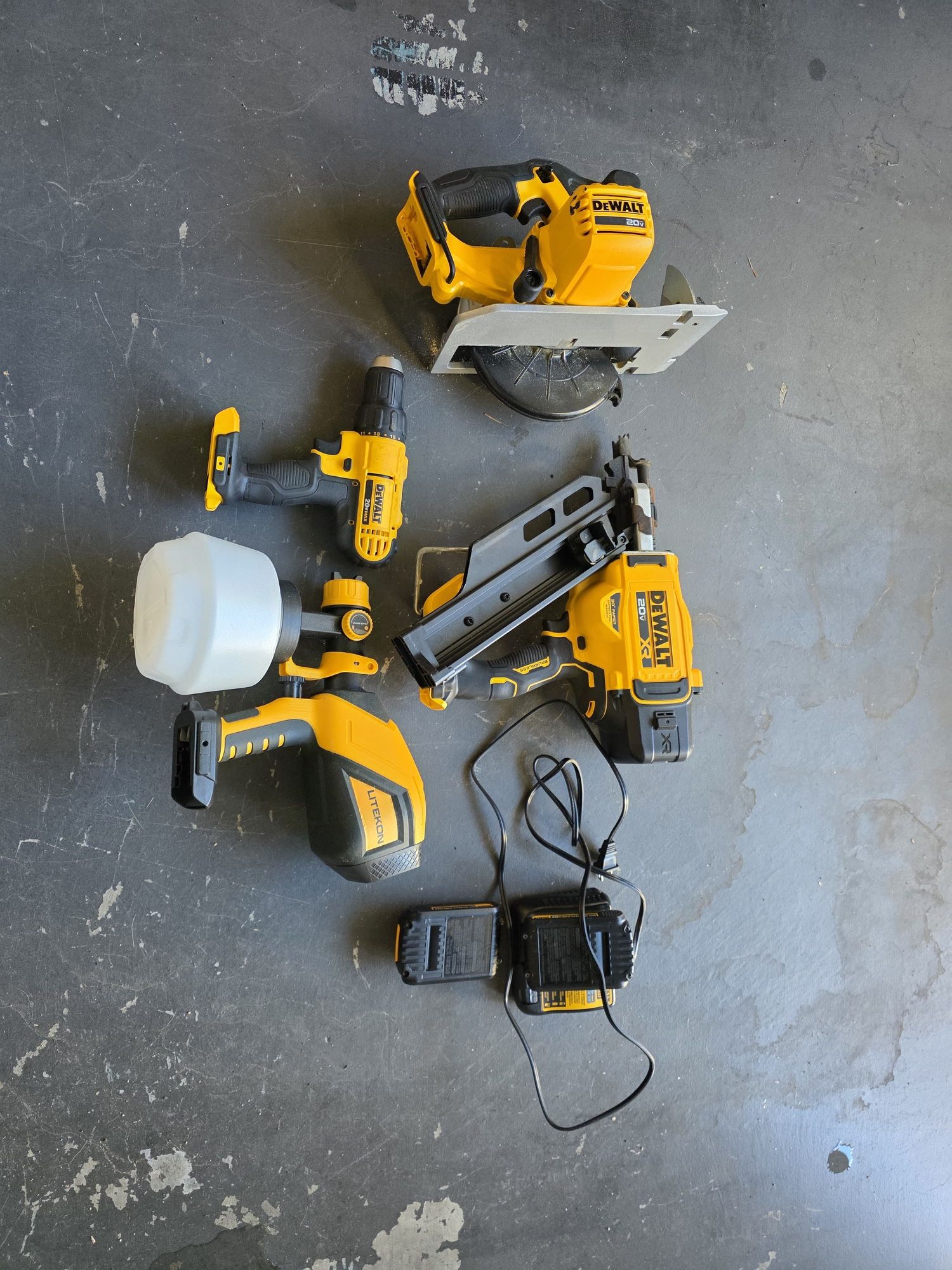 Dealt 20v Max Cordless Saw