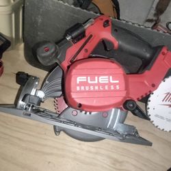 Milwaukee 7 1/4 Saw