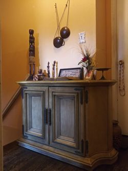 Chest with Shelf Inside 