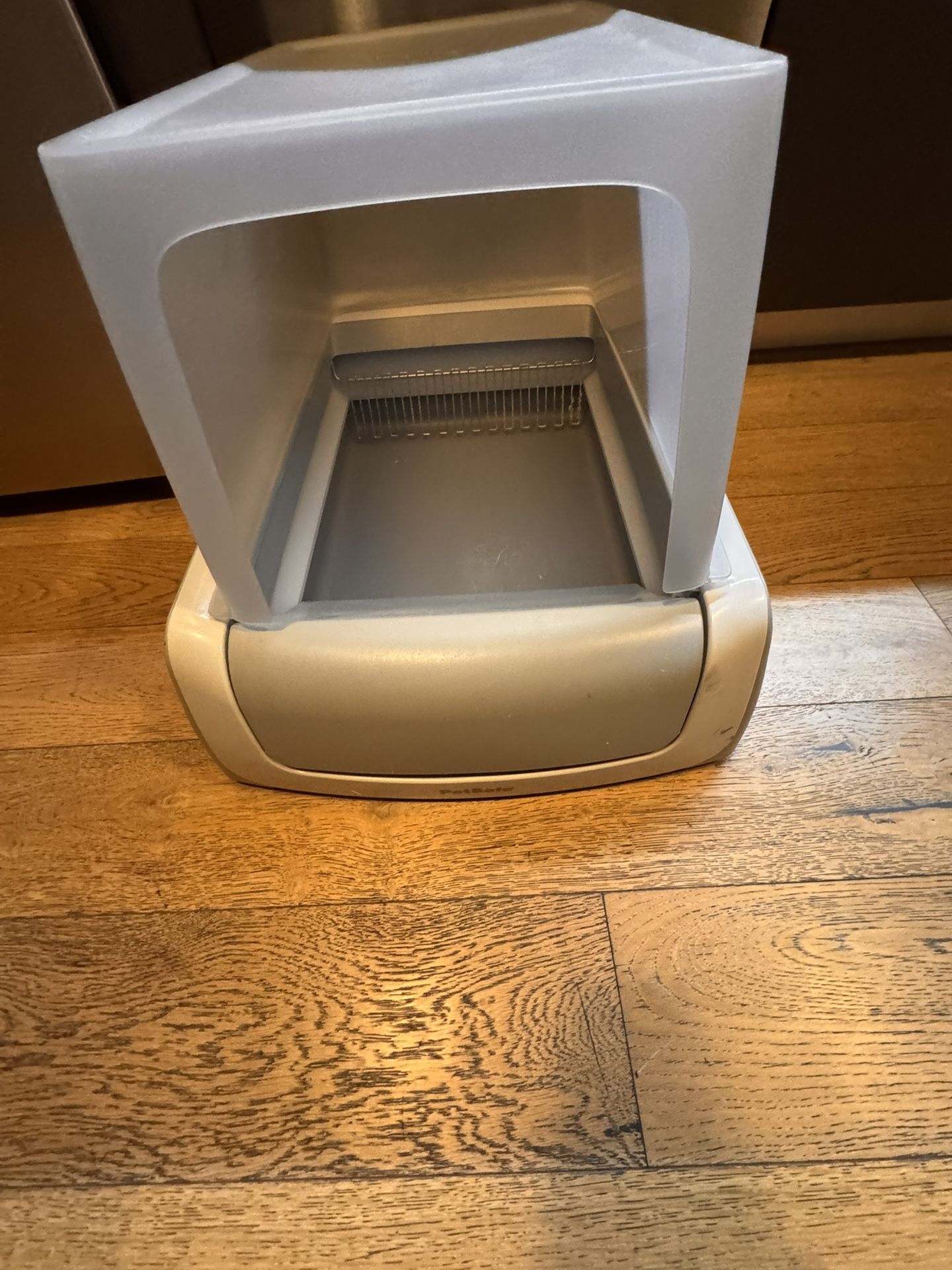 Scoop Free Automatic Litter Box