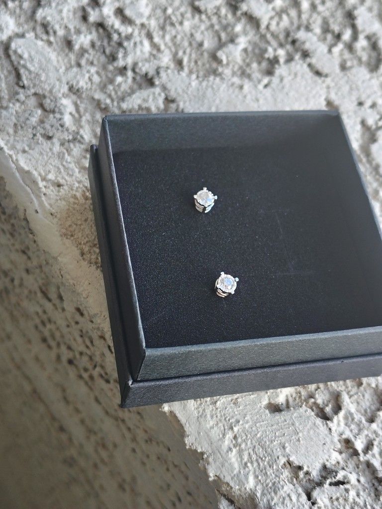 .5ct tw Round Cut Diamond Solitaire Earrings Set In 10k White Gold