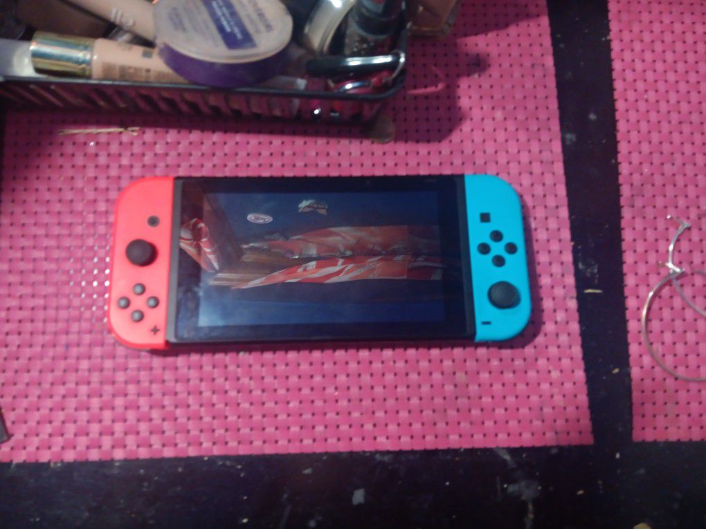 Like New Nintendo Switch Comes Wit 1 Game 