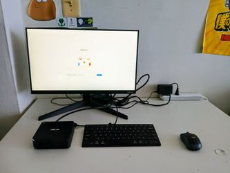 Chromebook mini PC super compact with 6 giga memory incredibly fast.
No more virus and spyreware.  Perfect to surf on internet!
Included Samsung monit
