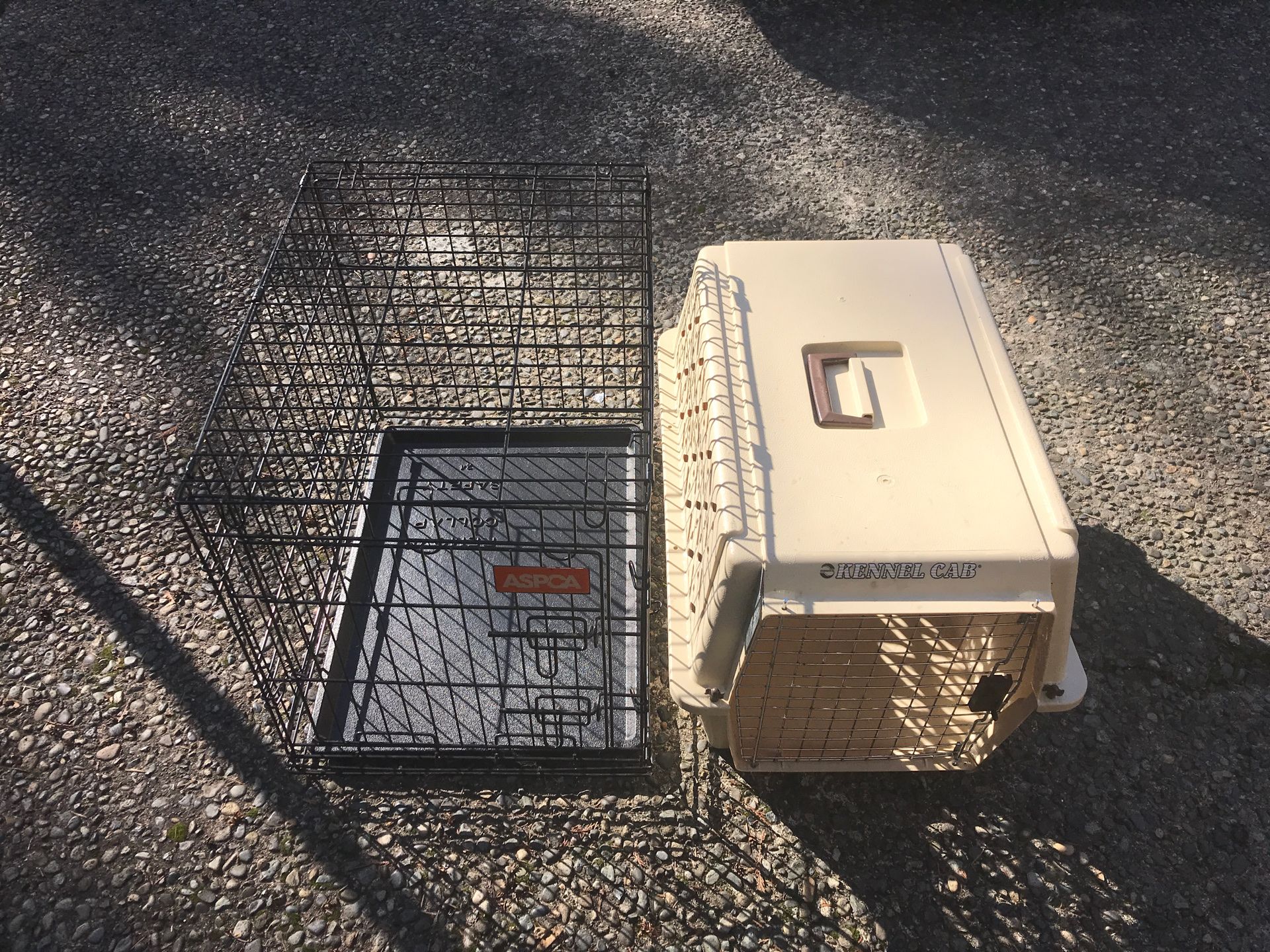 Dog Crates (2) wire and plastic for Sale in Maple Valley, WA OfferUp