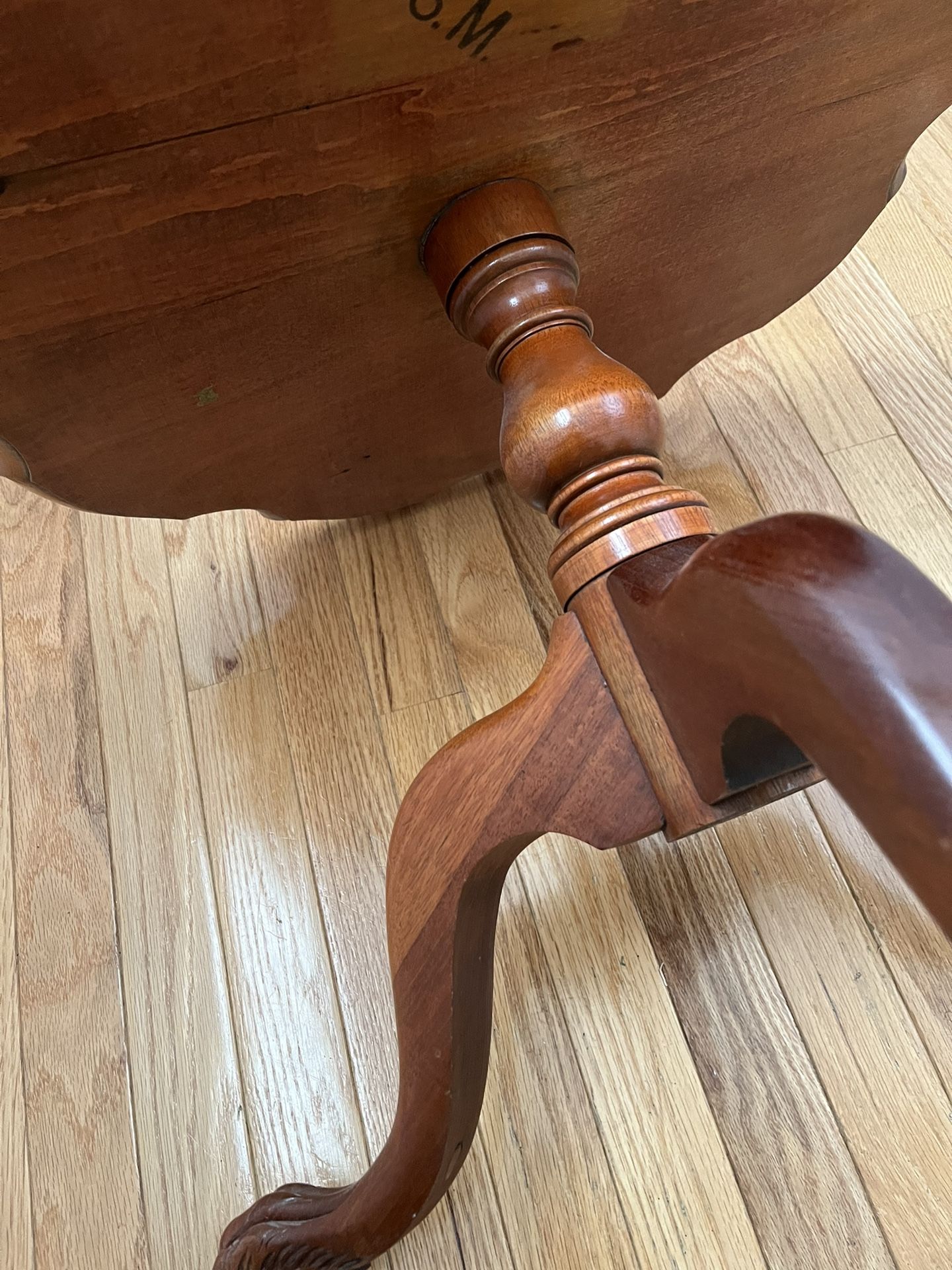 Mahogany 2-Tier Pie Crust Table From Mid-1900s