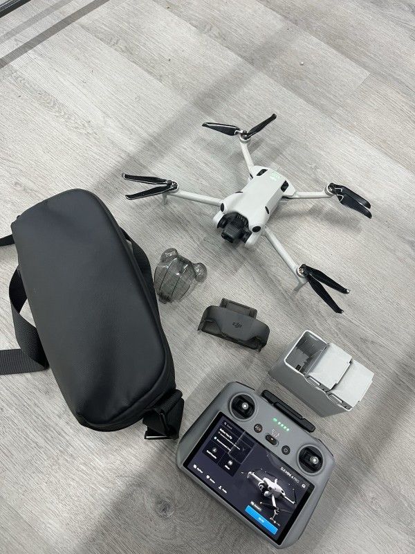 DJI Mini 4 Pro Camera Drone Bundle w RC2 Controller, 3 Batteries, Charger & Case. 