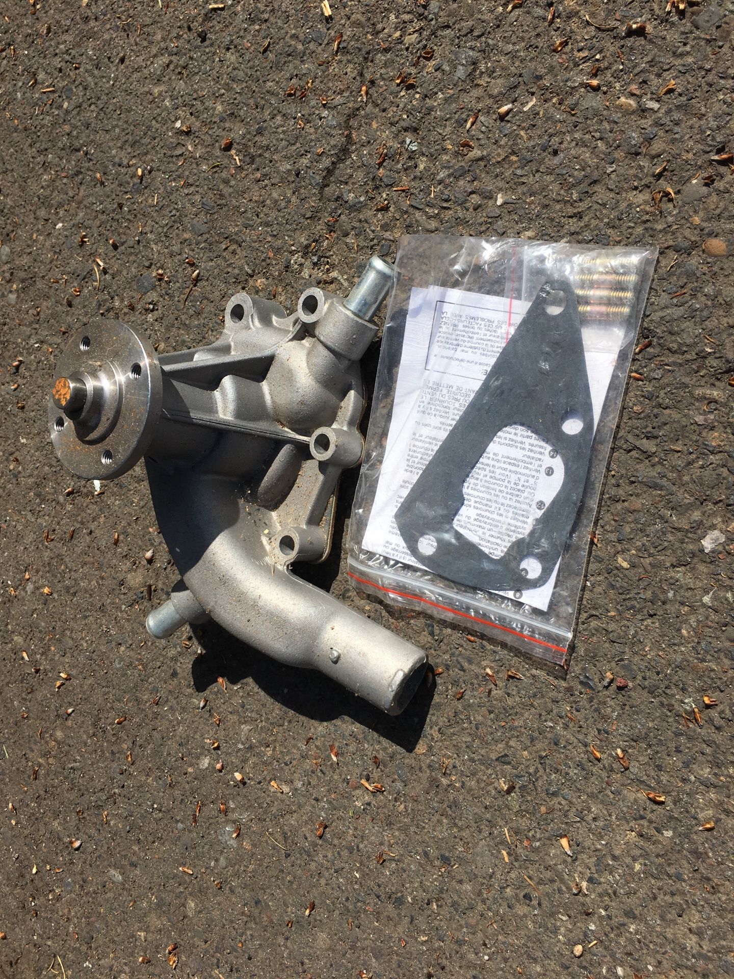 Toyota Land Cruiser 1989 water pump 6 cylinder