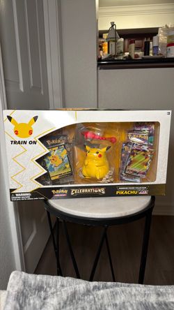 Celebrations 25 Premium Figure Collection [Pikachu VMAX]