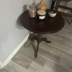 Coffee Table With Marching Side Table And Recliner 