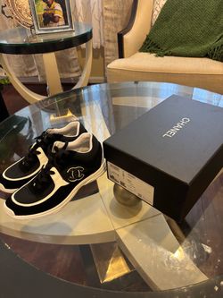 Chanel CC Logo Low-Top Sneakers