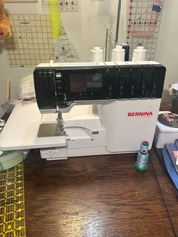 Bernina L 890 Serger Overlock Machine