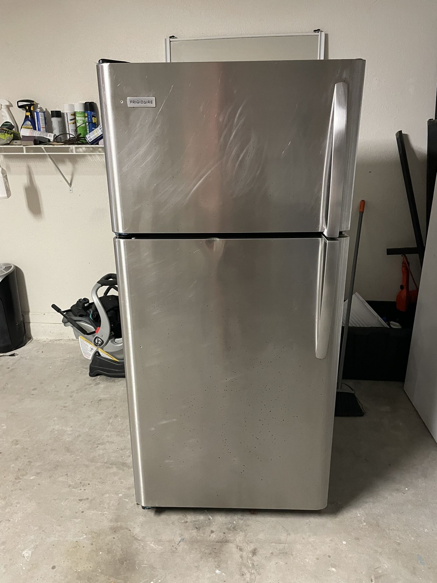 Frigidaire Refrigerator 65x30 In Good Condition