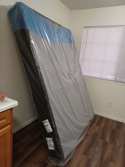 Nice Strong and Sturdy Queen-size New Box spring Still in Plastic Wrap
