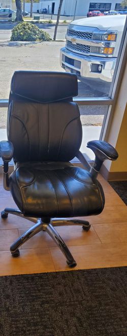 1 used office chair