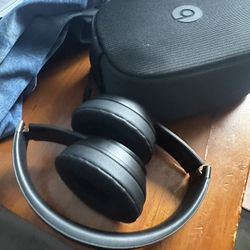 Beats  Solo 4 