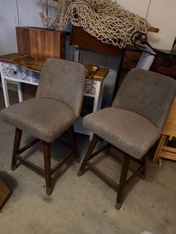 2 swivel chairs