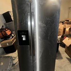 Whirlpool 24.6-cu ft Standard-Depth 36-in Wide Side-by-Side Refrigerator with Ice Maker ,Water and Ice Dispenser ( Stainless steel ) ENERGY STAR Certi