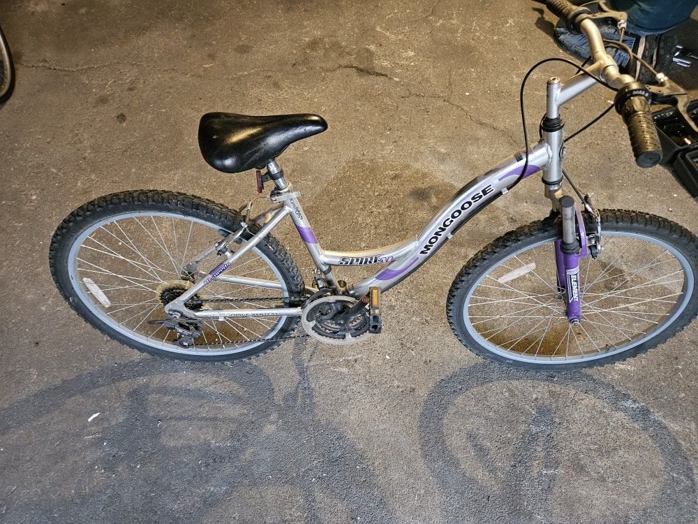 Mongoose Mountain Bike 26 inches 18 speeds