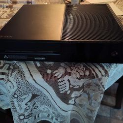 XBOX ONE, 1 TB OF STORAGE GOOD CONDITION..