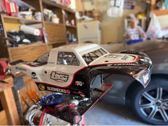 Losi Five T  v1 body and cage never seen dirt it’s perfect !!