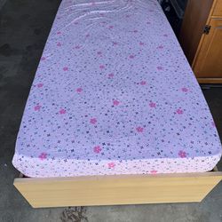 Twin bed includes : frame with 3 drawers and mattress in good condition