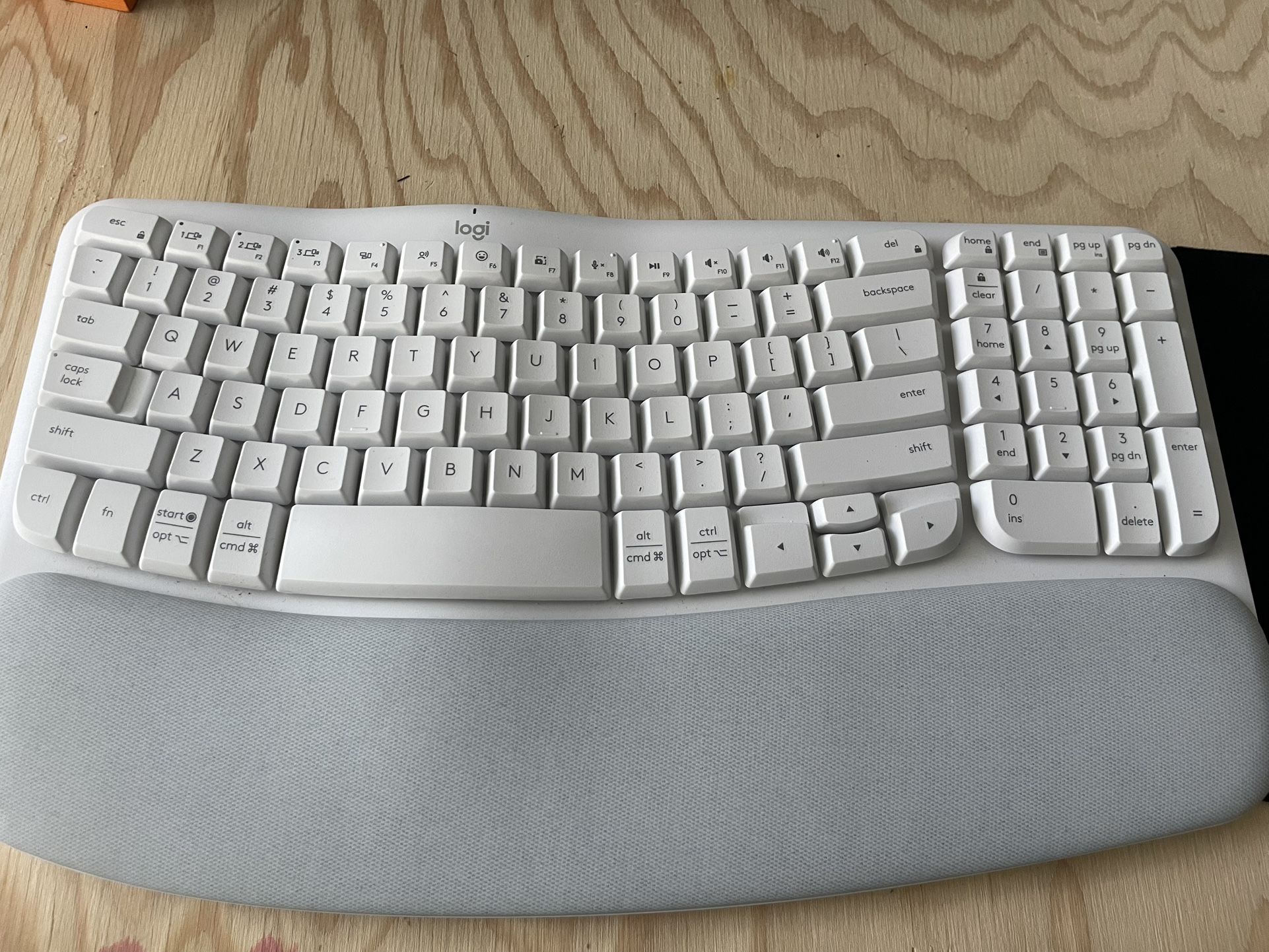 New Logitech Wave Wireless Keyboard