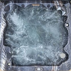 Beautiful & Large 6-Person 2016 Vita hot tub by Maax Spas for Sale 


