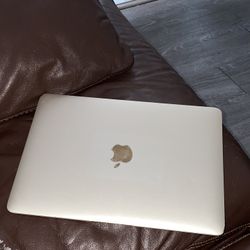 2017 13inch MACBOOK (GOOD CONDITION)