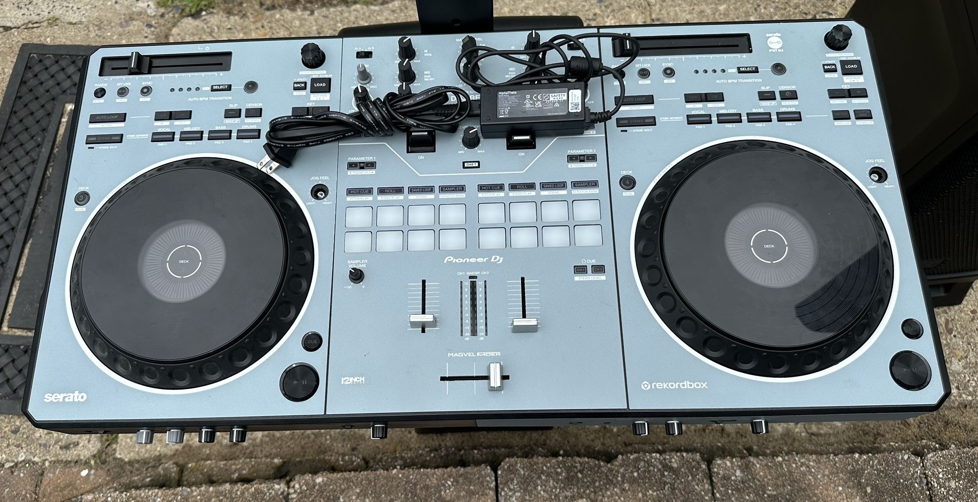 Pioneer DJ DDJ Rev5 Midi Controller Serato