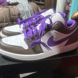 jordan low mocha purple Size 9