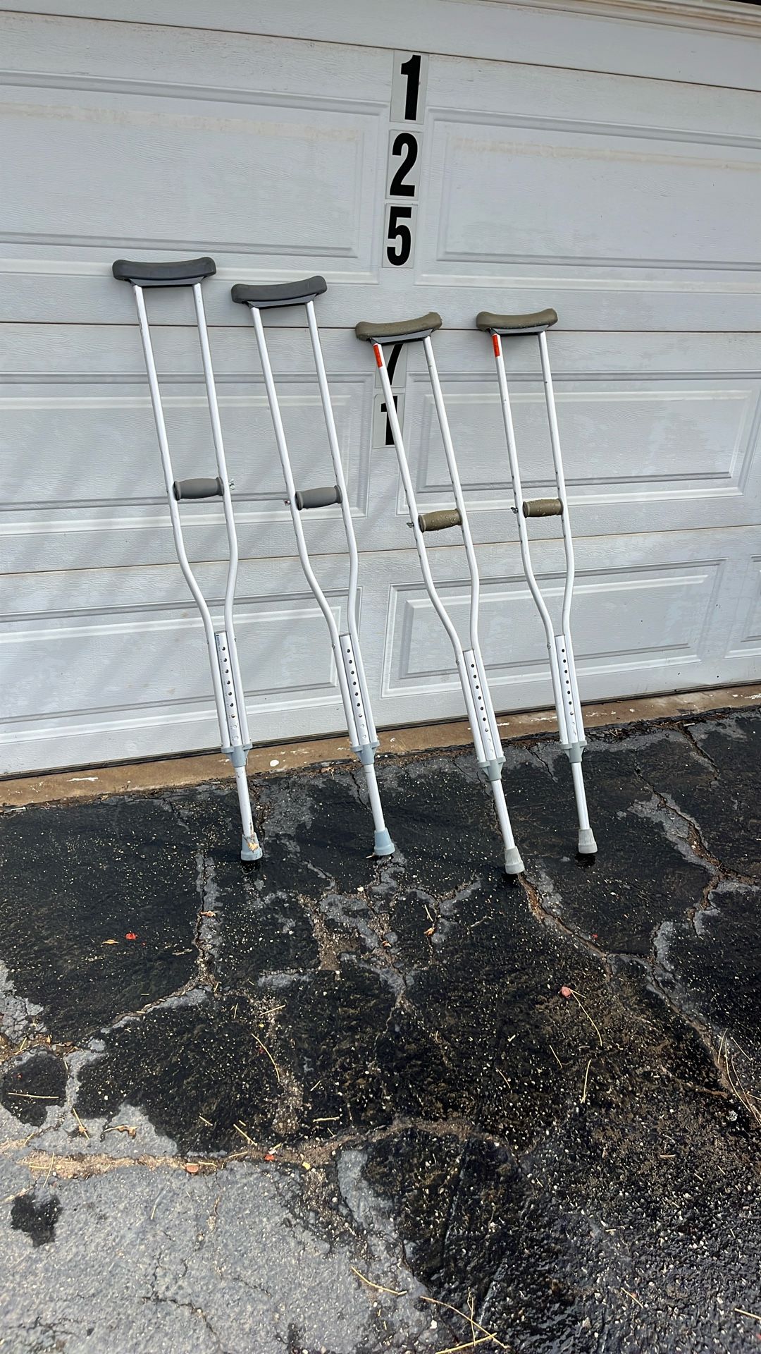 Leg Crutches