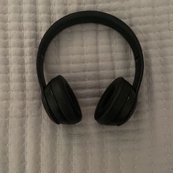 Black Solo Beat 3 Headphones