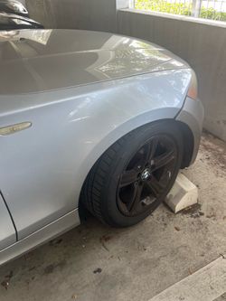 BMW Black 17’ rims, no scratch good tires(3/4 life)
