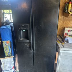 Full Size Fridge Ice Maker Works 100 Dollars