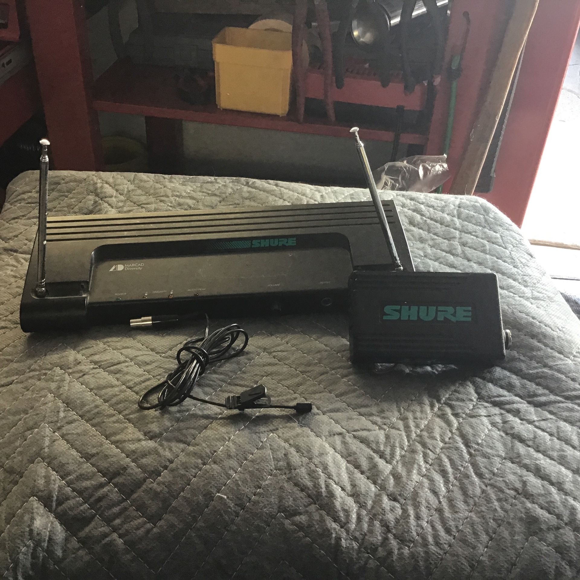 Shure Diversity Wireless Tuner Receiver And Transmiter And Microphone