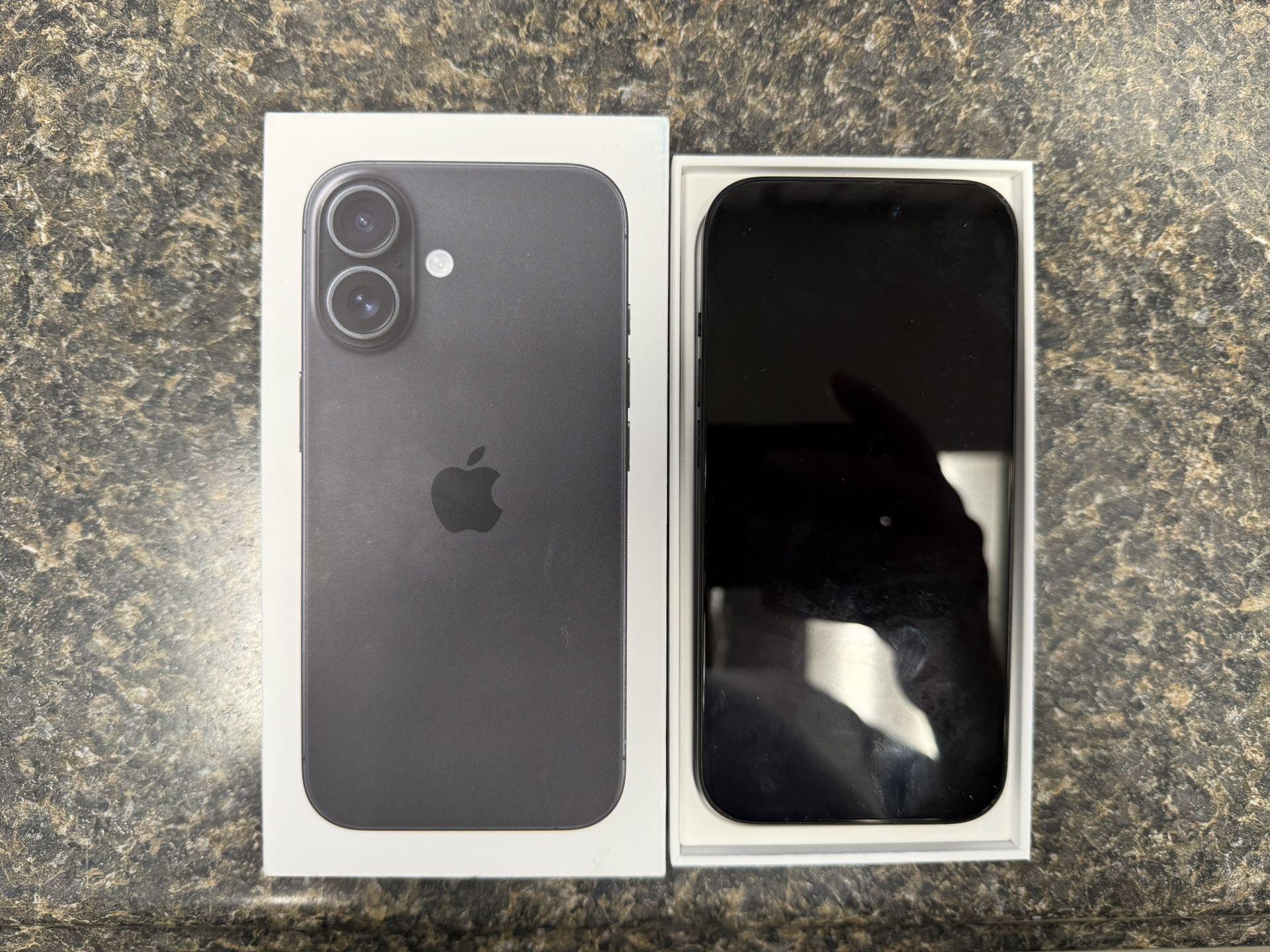 iPhone 16 Black AT&T