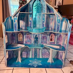 Frozen Castle / Dollhouse 