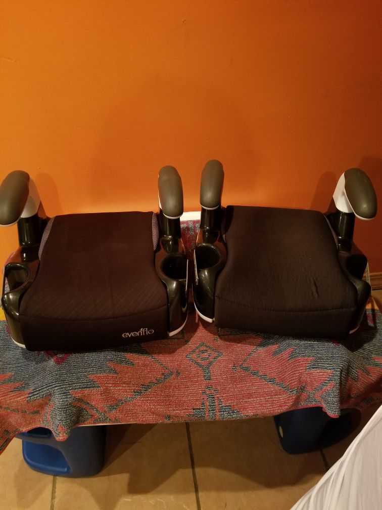 2 booster seats like new