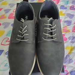 PAIR OF SHOES,  NEW  FOR SALE SIZE 8 M 