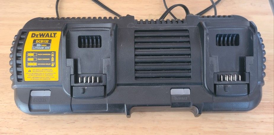 Charger Dcb132 Battery Charger DeWalt DCB132-QW