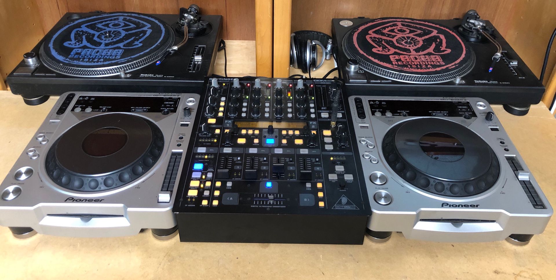 2x Pioneer cdj 800 mk2 220v excellent condition work perfectly. DJ equipment