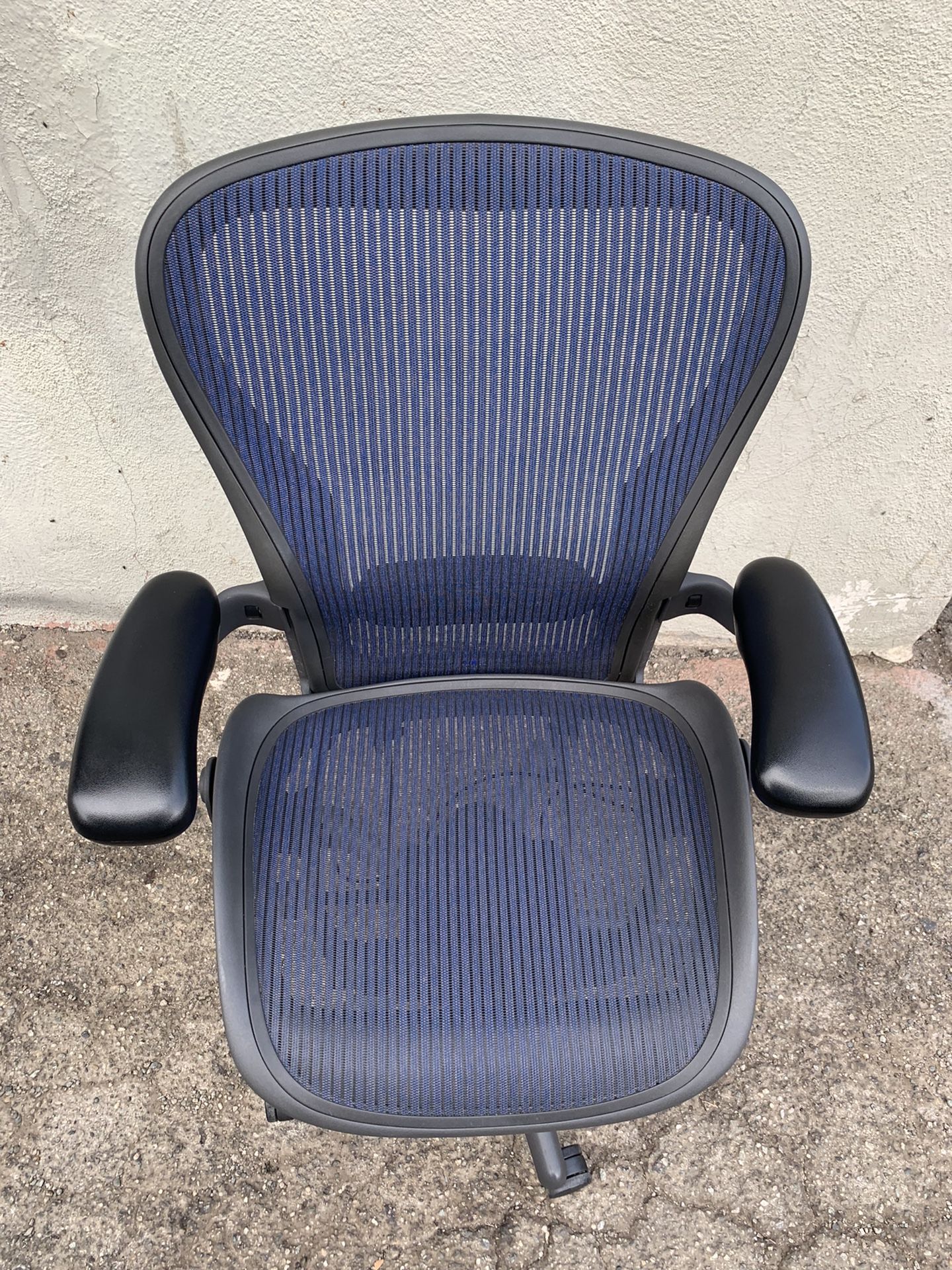 HERMAN MILLER AERON CHAIR SIZE C FULLY LOADED WITH ALL THE OPTIONS CASH ONLY