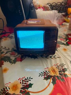 Vintage Lloyd’s 1986 TV and radio